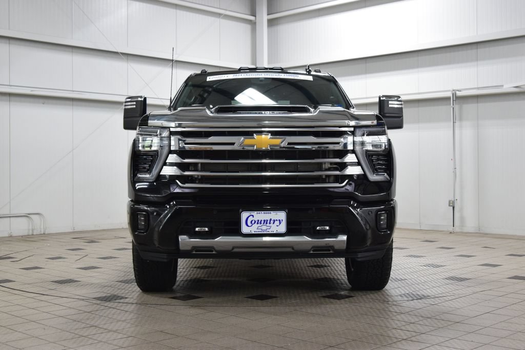 Used 2024 Chevrolet Silverado 2500 High Country w/ Technology Package AWD/4WD image 2