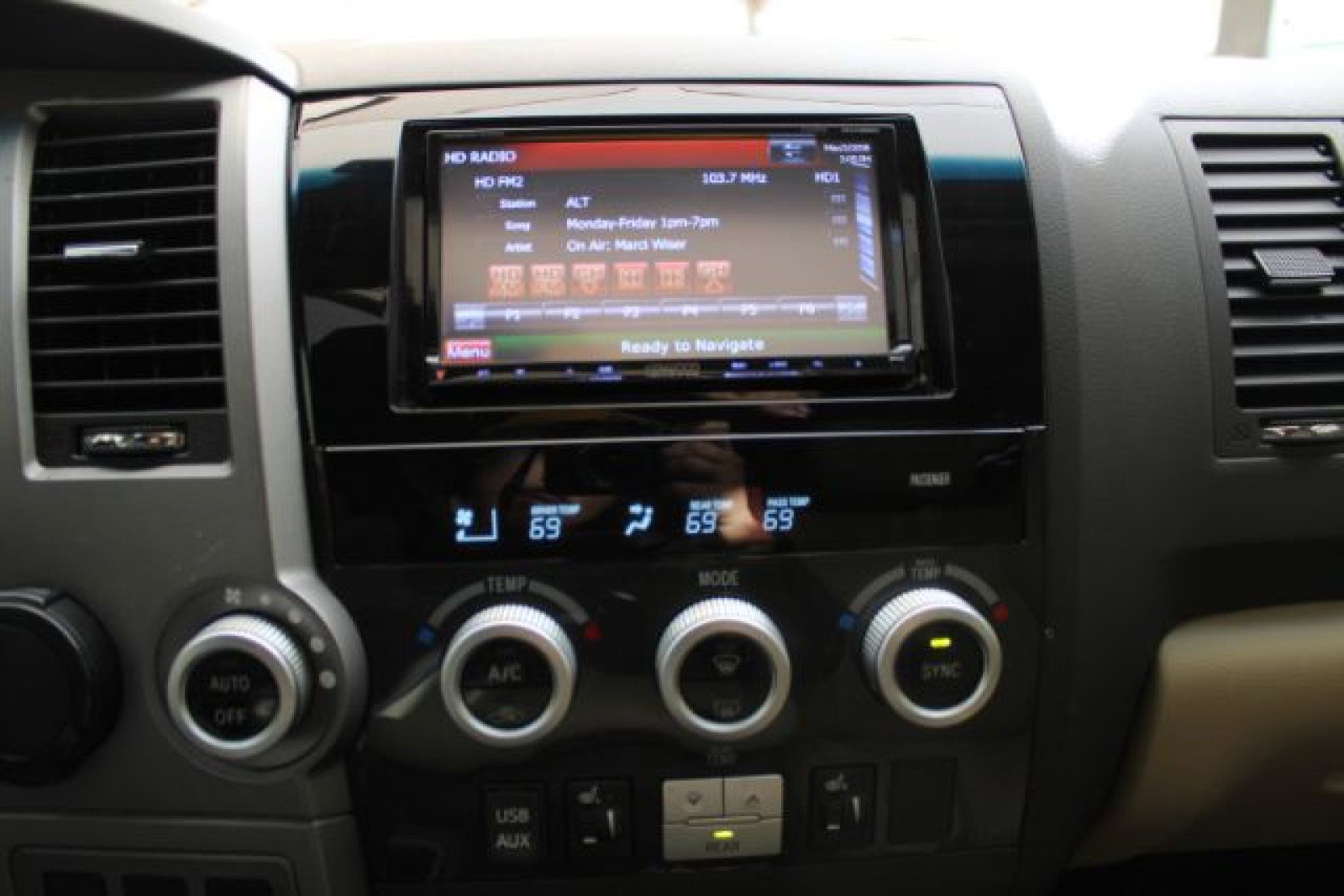 Used 2010 Toyota Sequoia Limited image 23