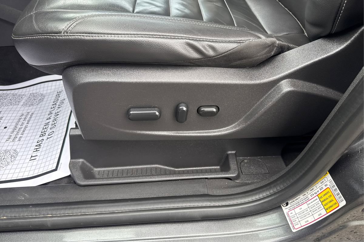 Used 2016 Ford C-MAX Energi SEL w/ Equipment Group 302A image 18