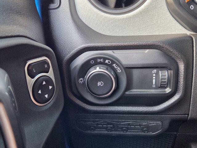 Certified 2025 Jeep Wrangler Sport AWD/4WD image 21