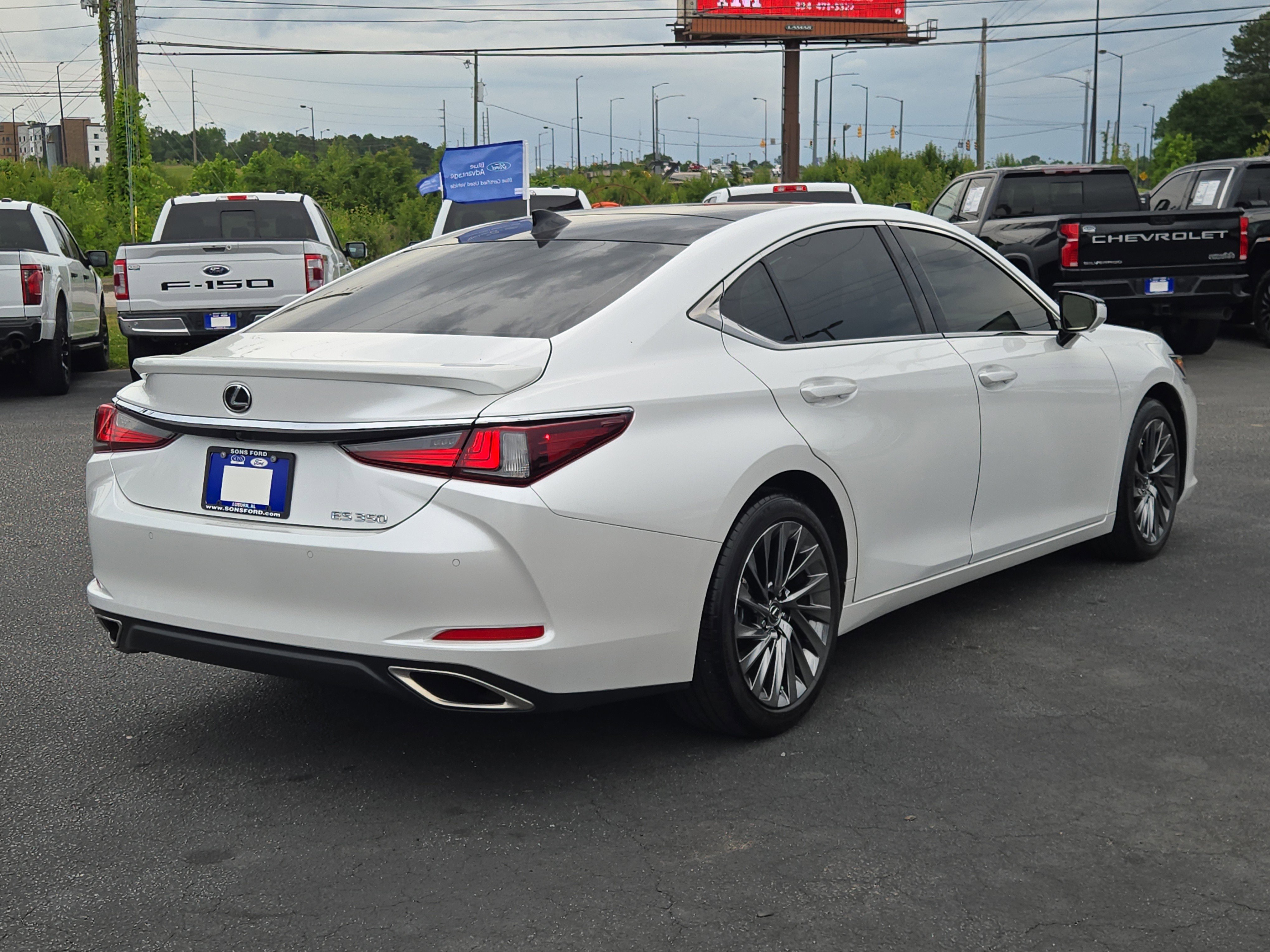 Used 2024 Lexus ES 350 Ultra Luxury w/ Accessory Package (Z2) FWD image 7