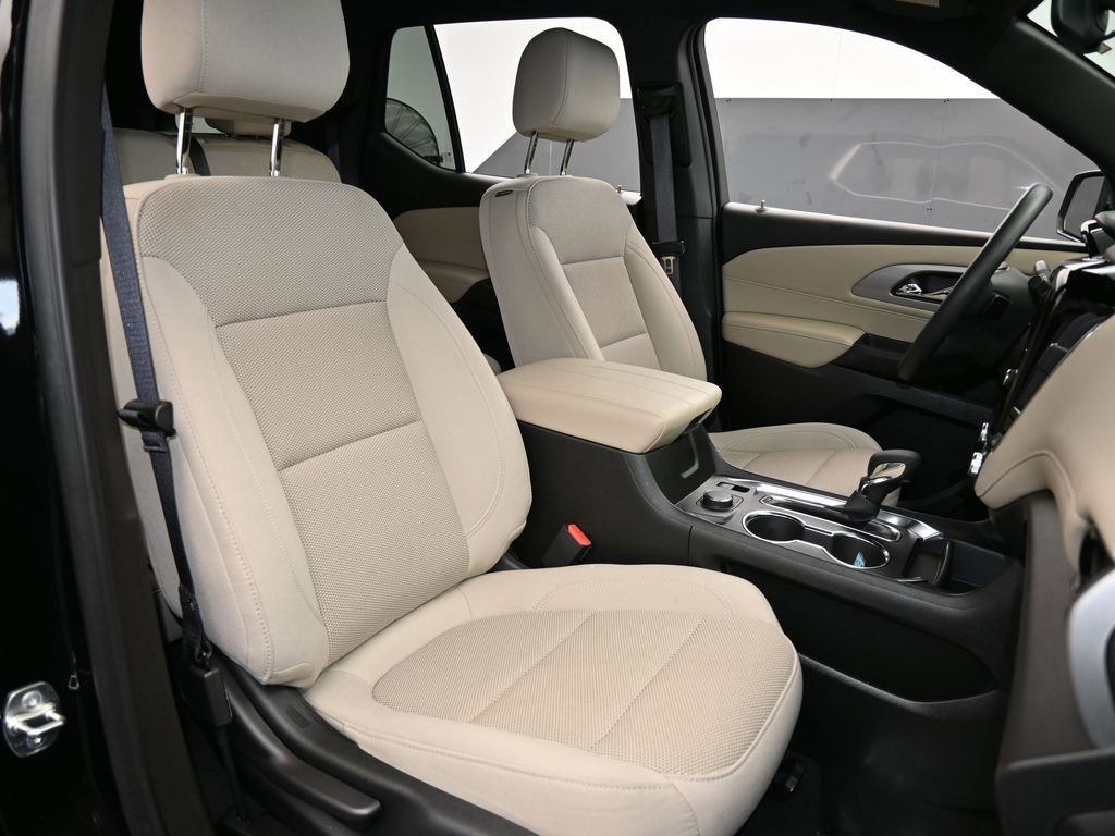 Used 2023 Chevrolet Traverse LS image 39