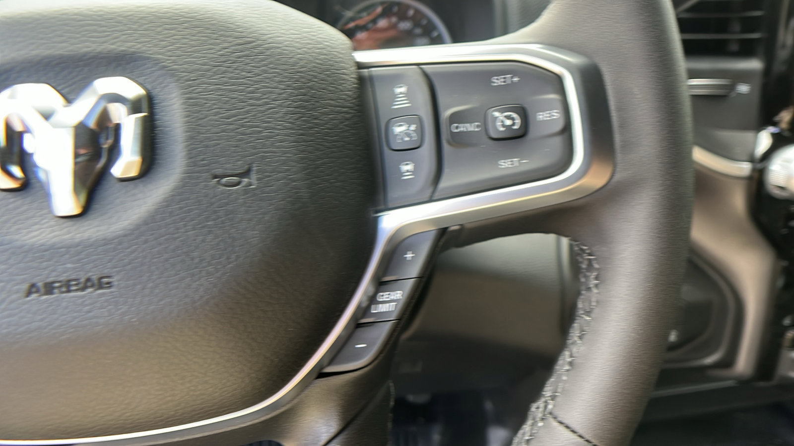 New 2025 RAM 5500 4x4 Regular Cab image 22