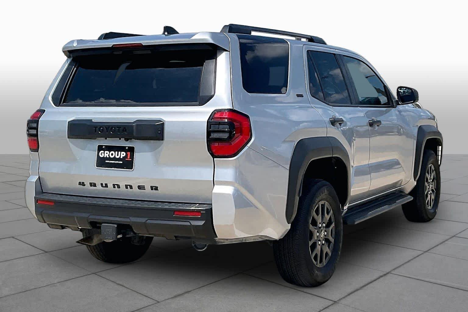 Used 2025 Toyota 4Runner SR5 AWD/4WD image 13