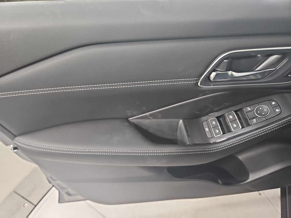 New 2026 Nissan Rogue Platinum image 11