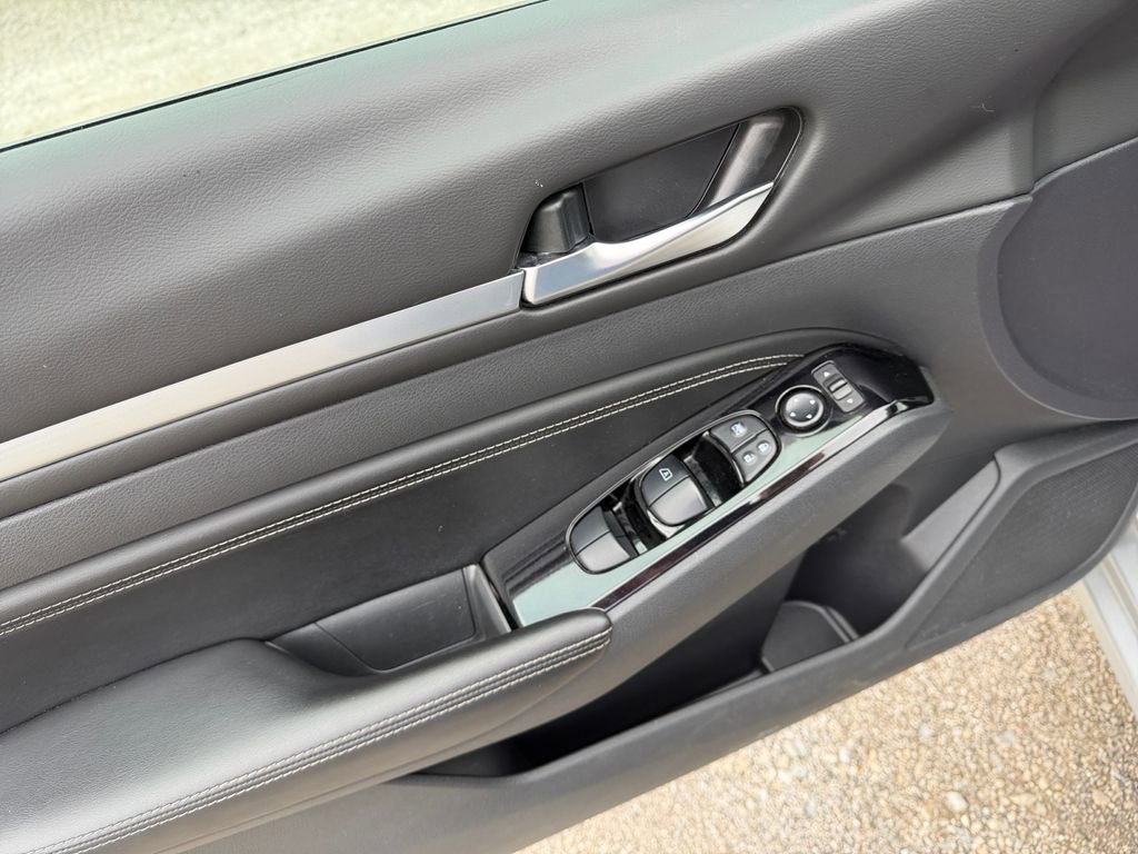 Used 2023 Nissan Altima 2.5 SL FWD image 11
