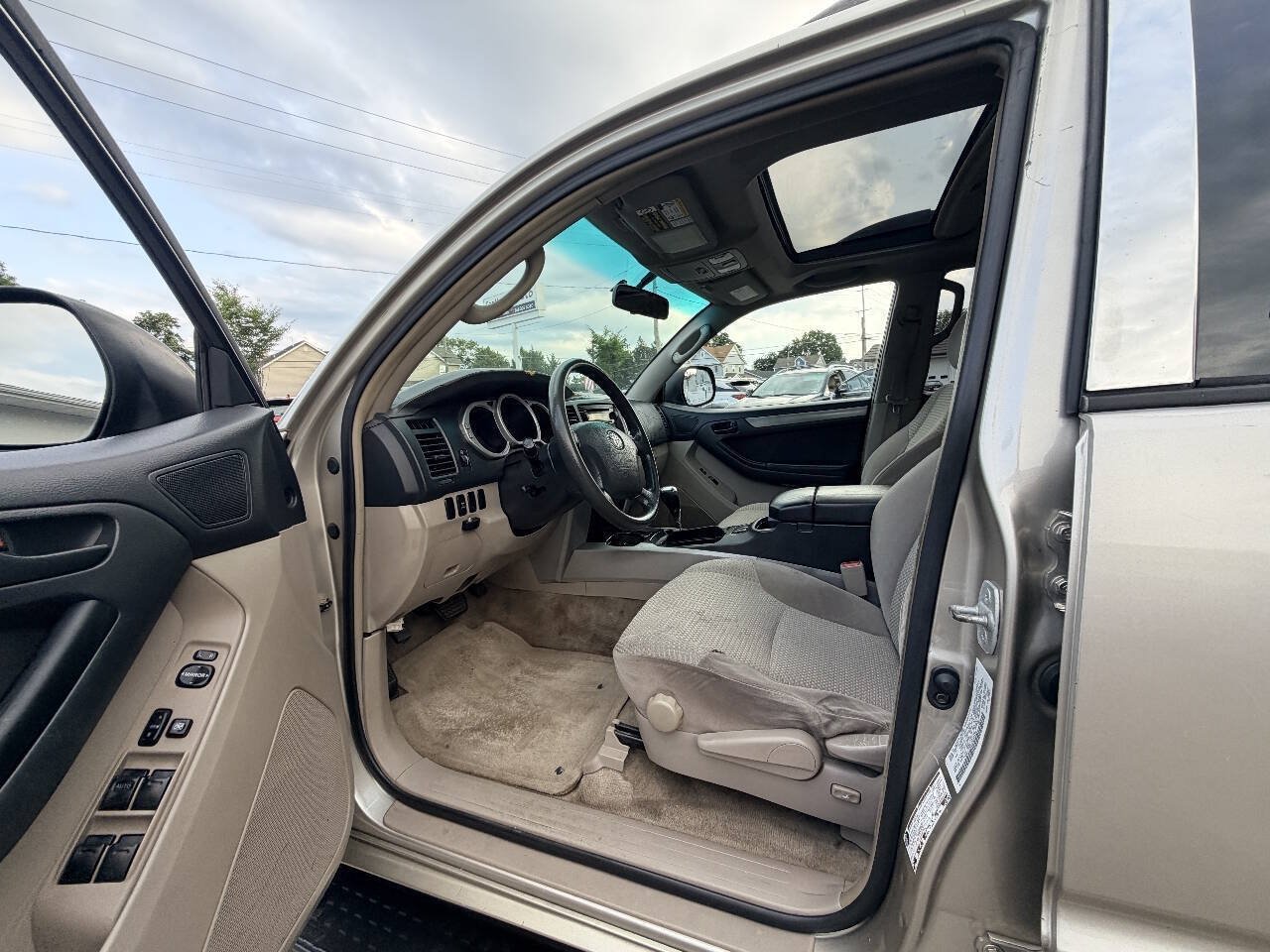 Used 2004 Toyota 4Runner SR5 AWD/4WD image 50