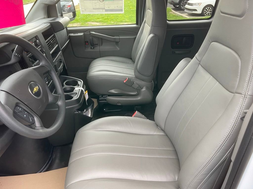 New 2025 Chevrolet Express 3500 LS RWD image 11