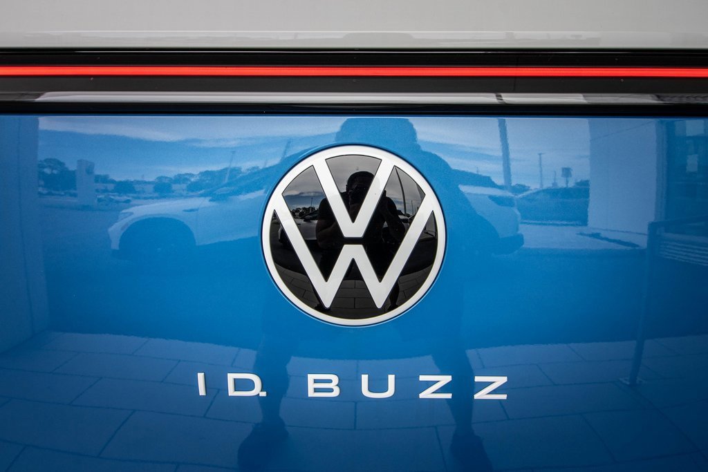 New 2025 Volkswagen ID. Buzz 1st Edition image 16