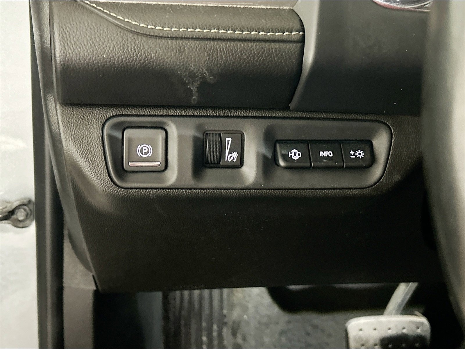 Used 2023 GMC Acadia Denali w/ Denali Technology Package image 10