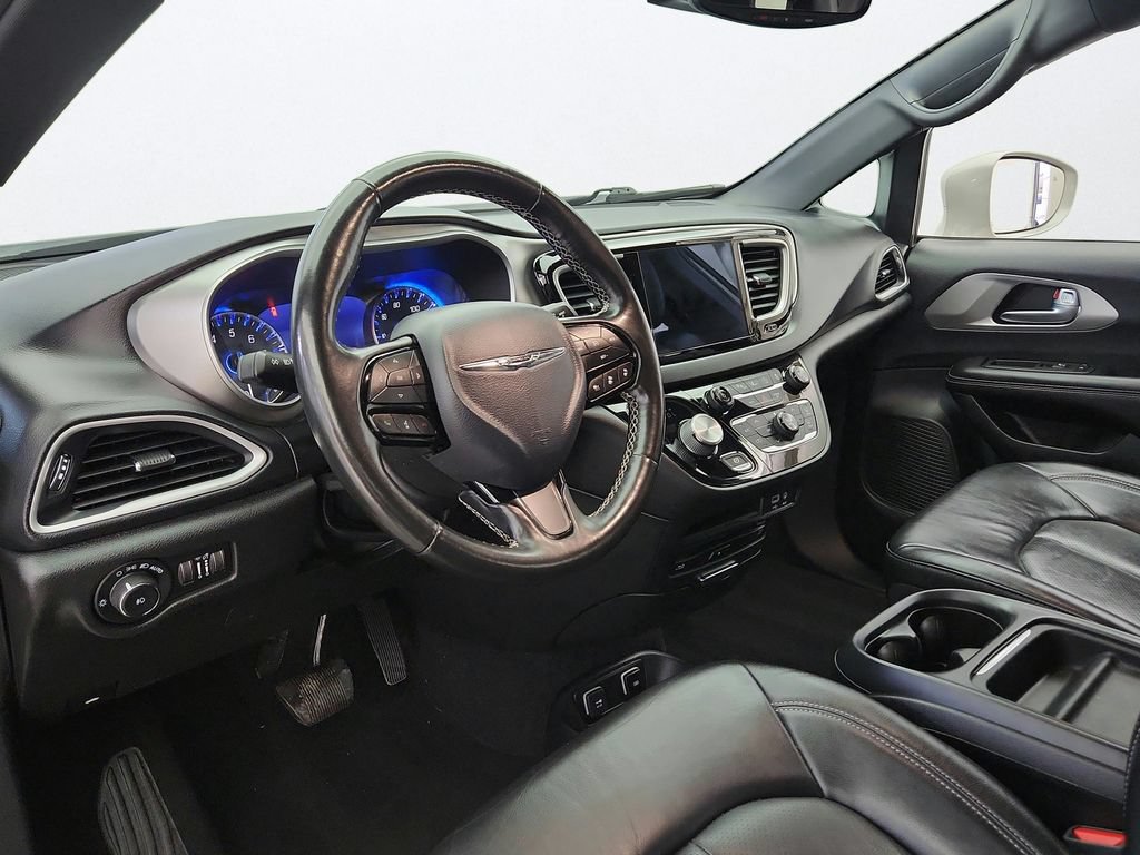 Used 2020 Chrysler Pacifica Touring-L w/ Advanced Safetytec Group AWD/4WD image 9