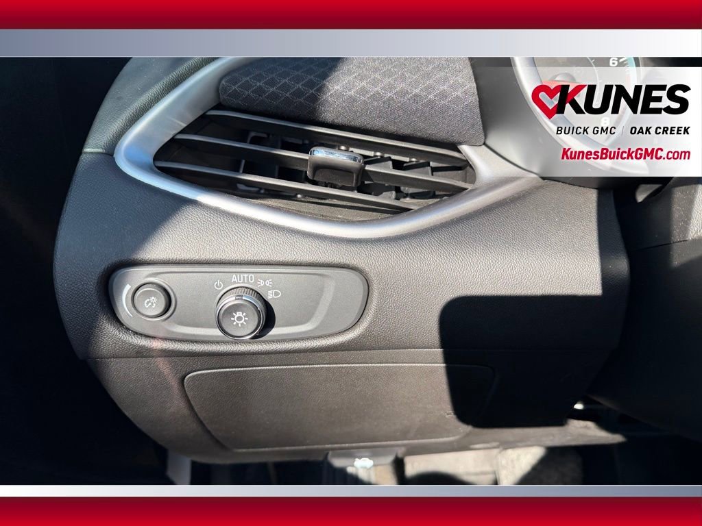 Used 2025 Chevrolet Malibu LT image 11