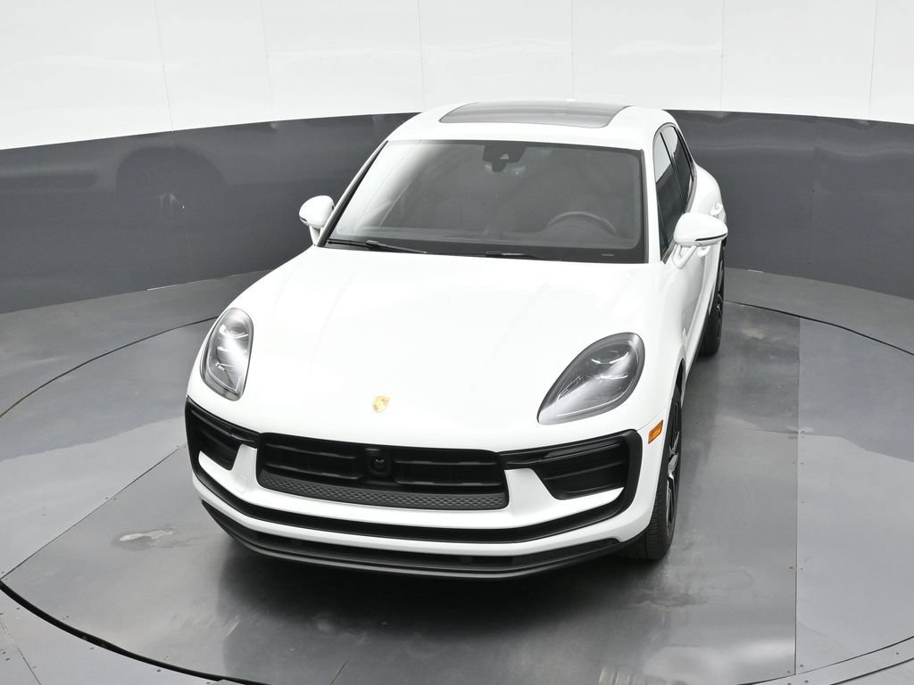 Certified 2023 Porsche Macan AWD/4WD image 33