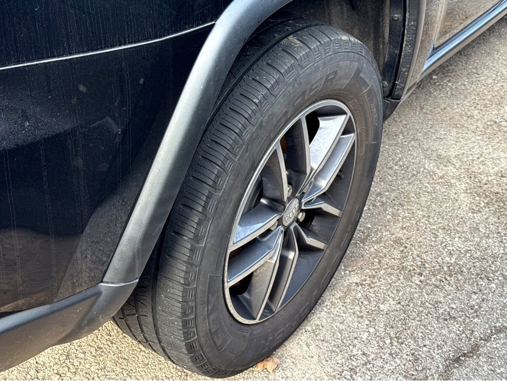 Used 2017 Jeep Grand Cherokee Limited image 5