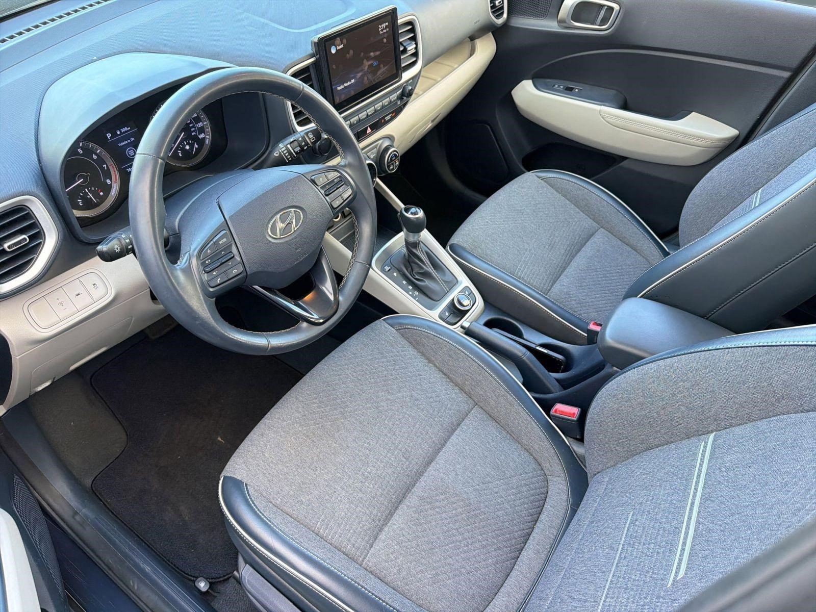 Used 2022 Hyundai Venue Limited FWD image 4