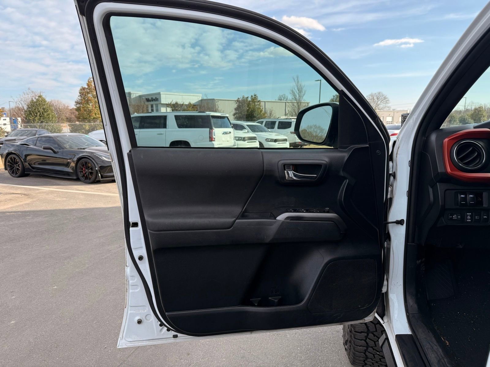 Used 2019 Toyota Tacoma TRD Off-Road image 18