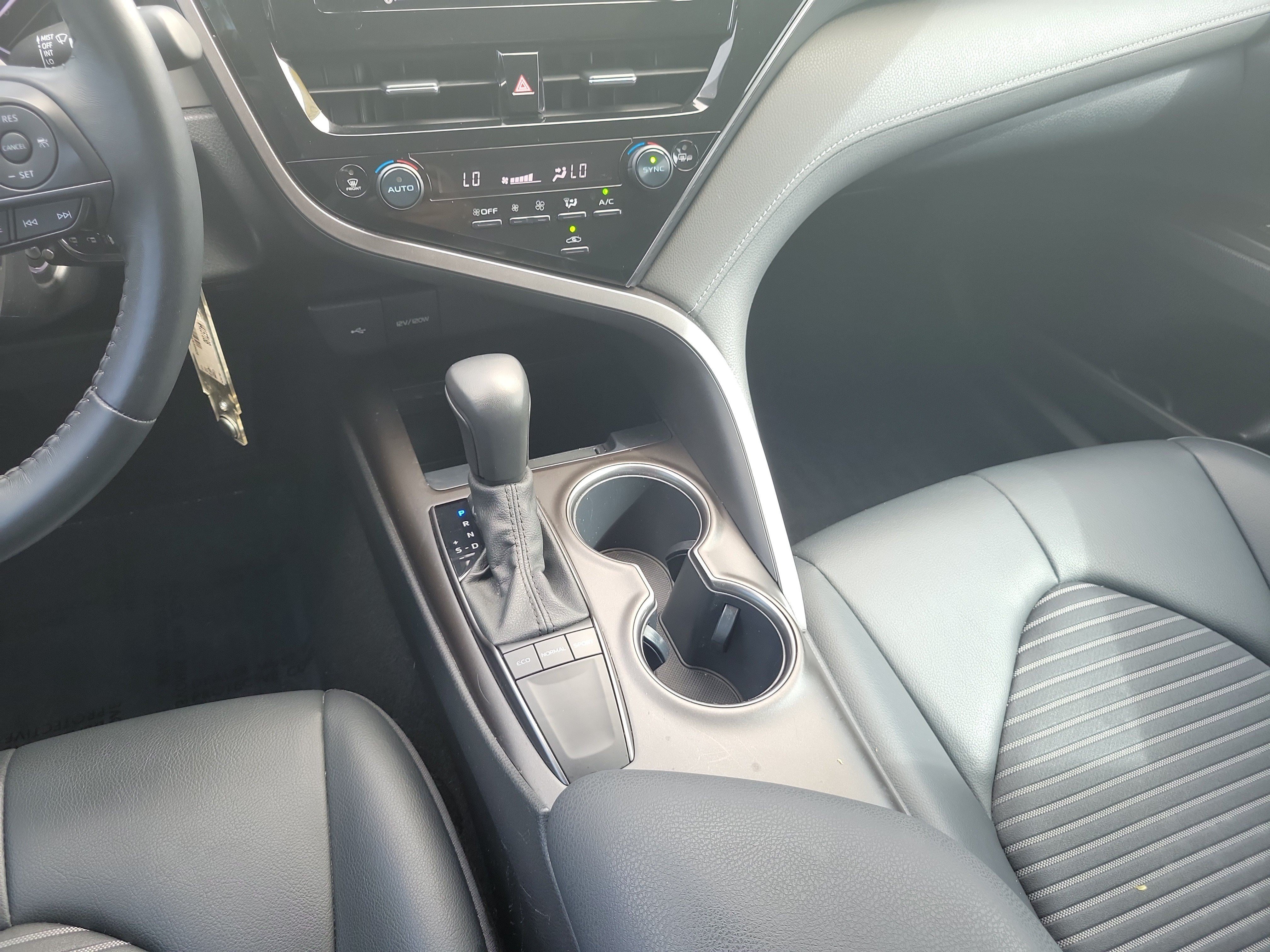 Used 2022 Toyota Camry SE FWD image 19