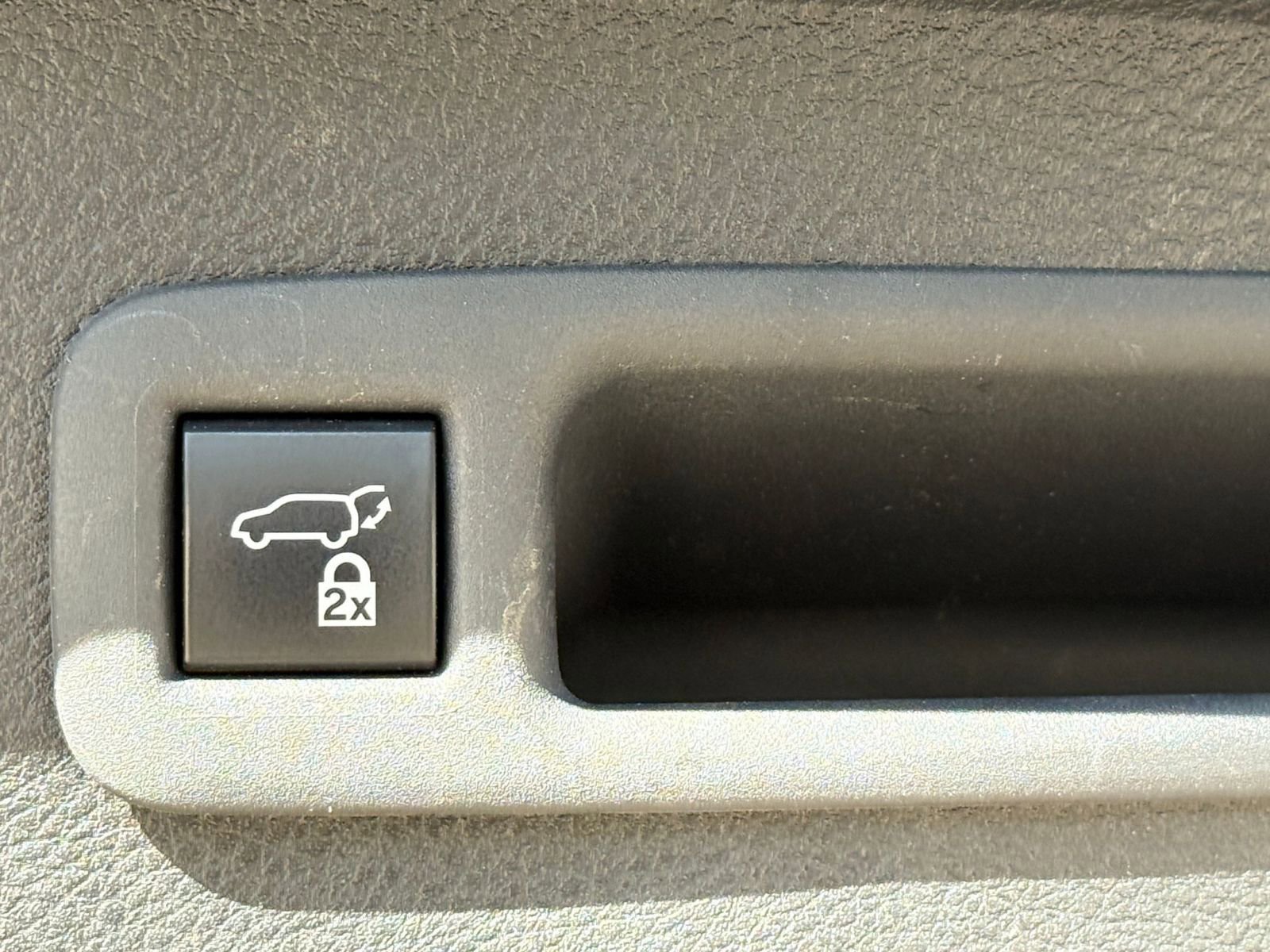 Used 2023 Toyota Sienna XLE image 22