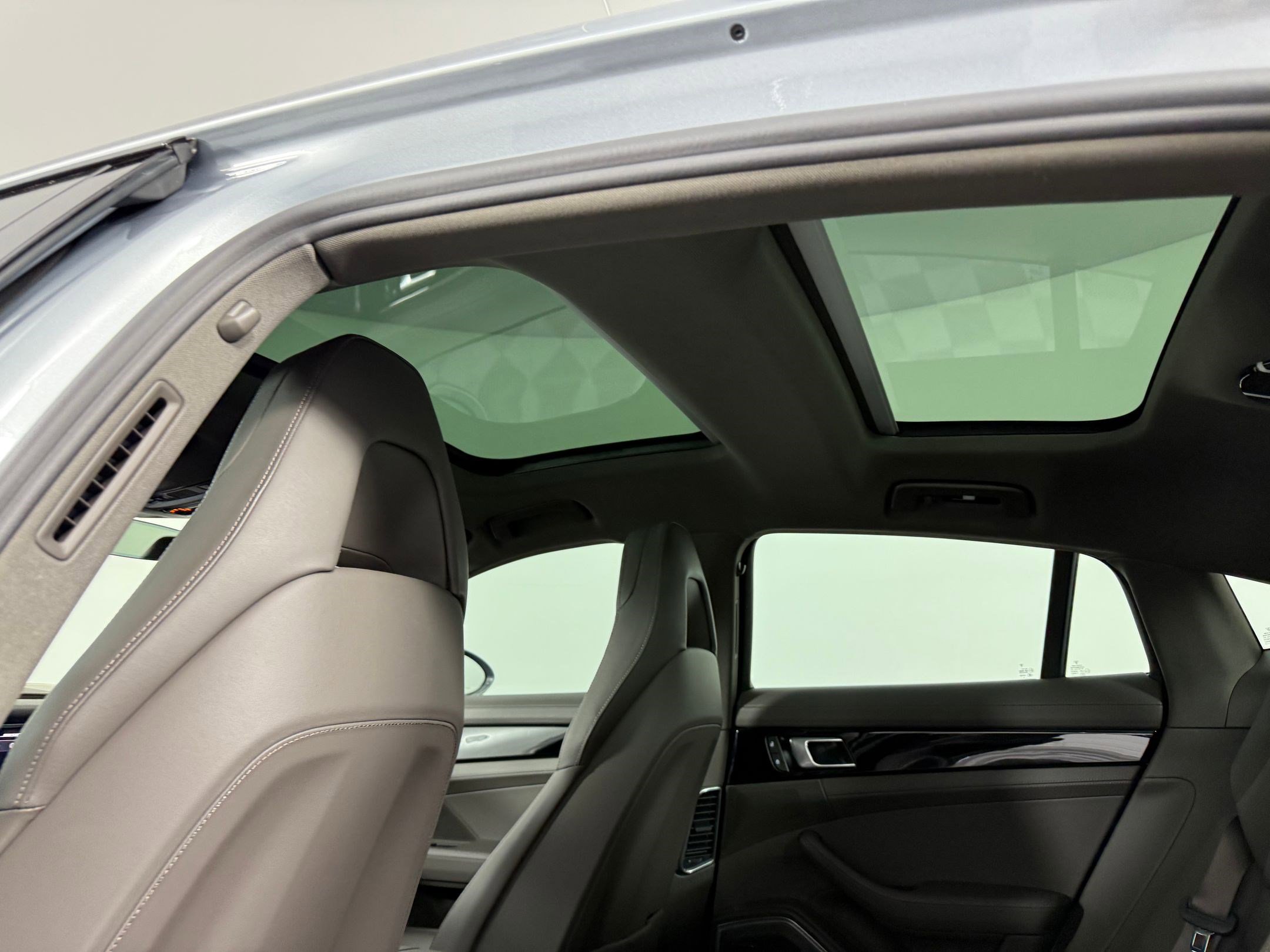 Used 2023 Porsche Panamera 4S image 19