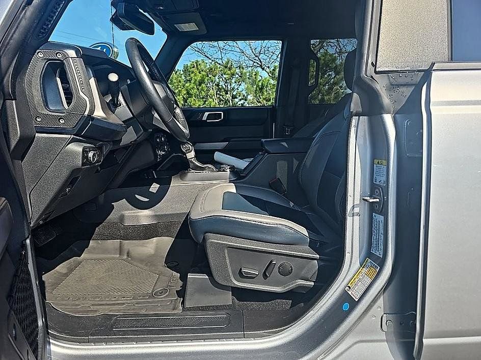 Used 2023 Ford Bronco Outer Banks w/ Sasquatch Package AWD/4WD image 14