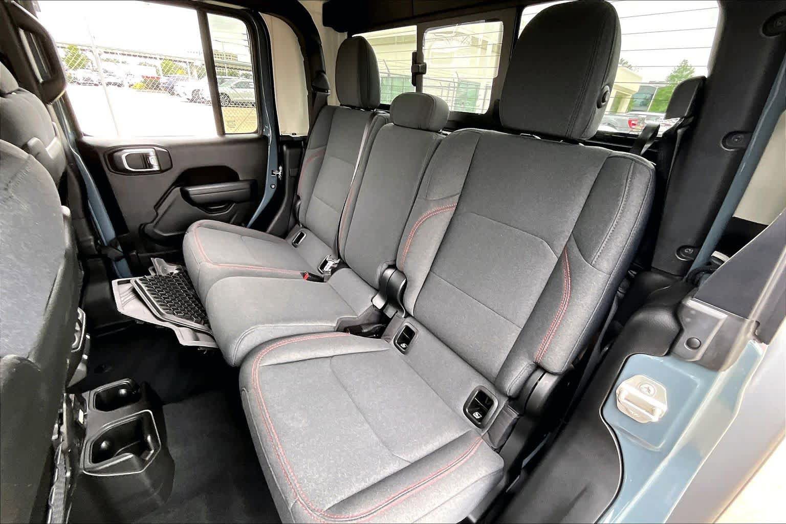 Used 2024 Jeep Gladiator Rubicon w/ Safety Group AWD/4WD image 19