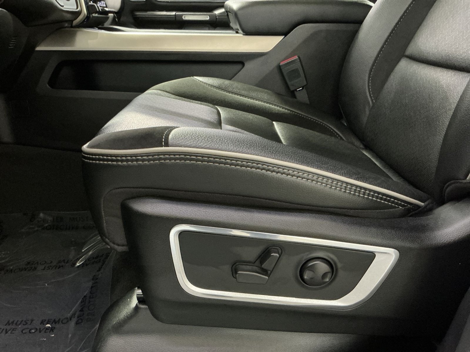 Used 2022 RAM 1500 Laramie AWD/4WD image 15