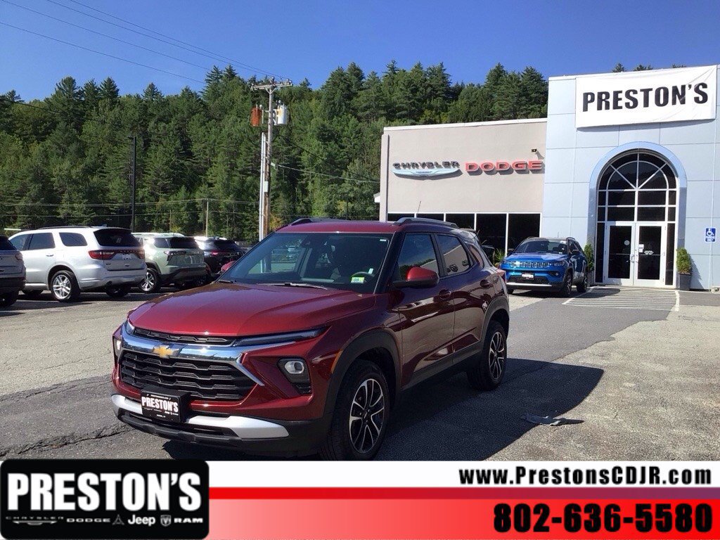 Used 2025 Chevrolet TrailBlazer LT AWD/4WD image 1