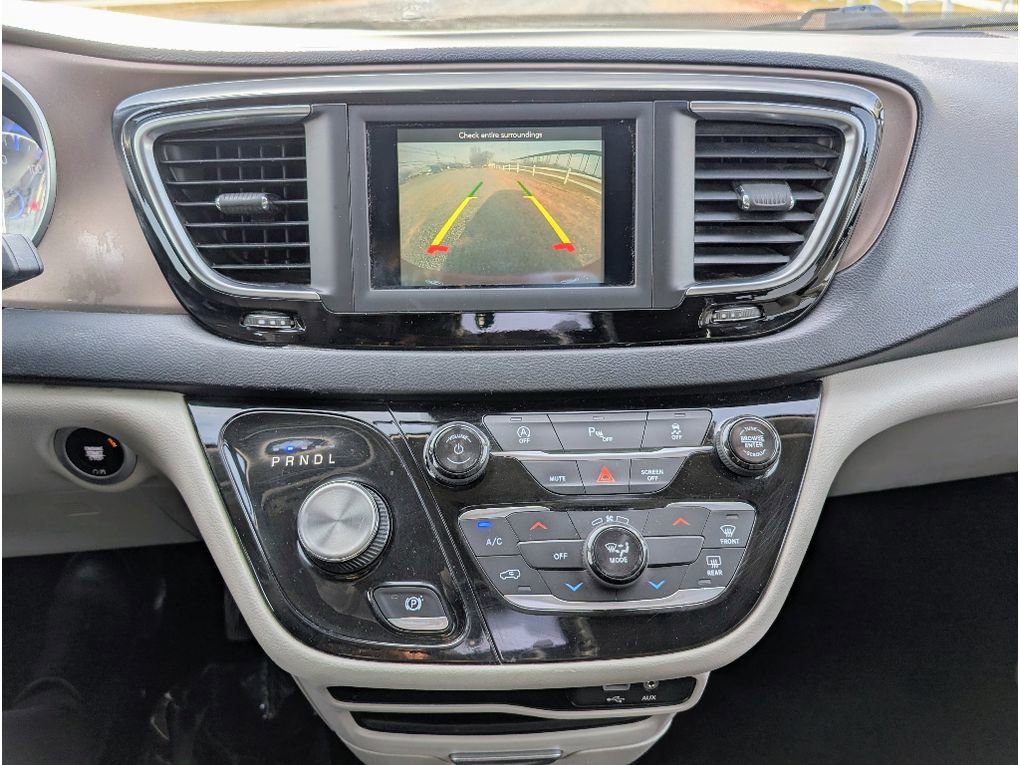 Used 2018 Chrysler Pacifica LX image 24