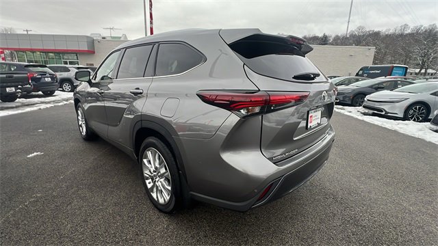 Certified 2025 Toyota Highlander Limited image 3