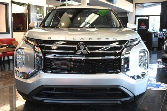 New 2026 Mitsubishi Outlander ES AWD/4WD image 2