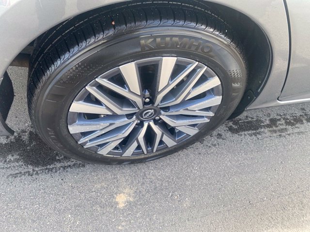 Used 2025 Nissan Altima 2.5 SV FWD image 4