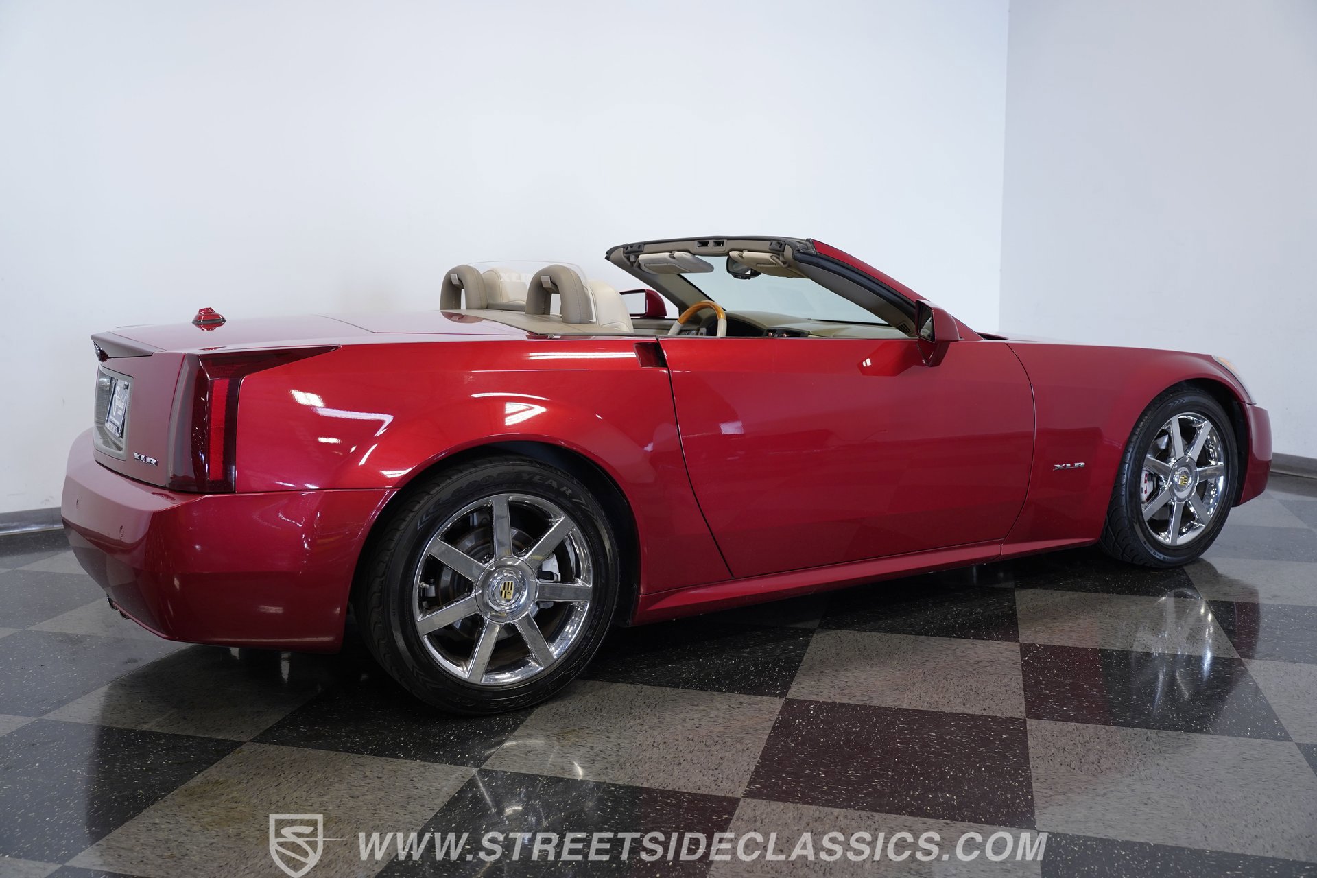 Used 2005 Cadillac XLR image 13