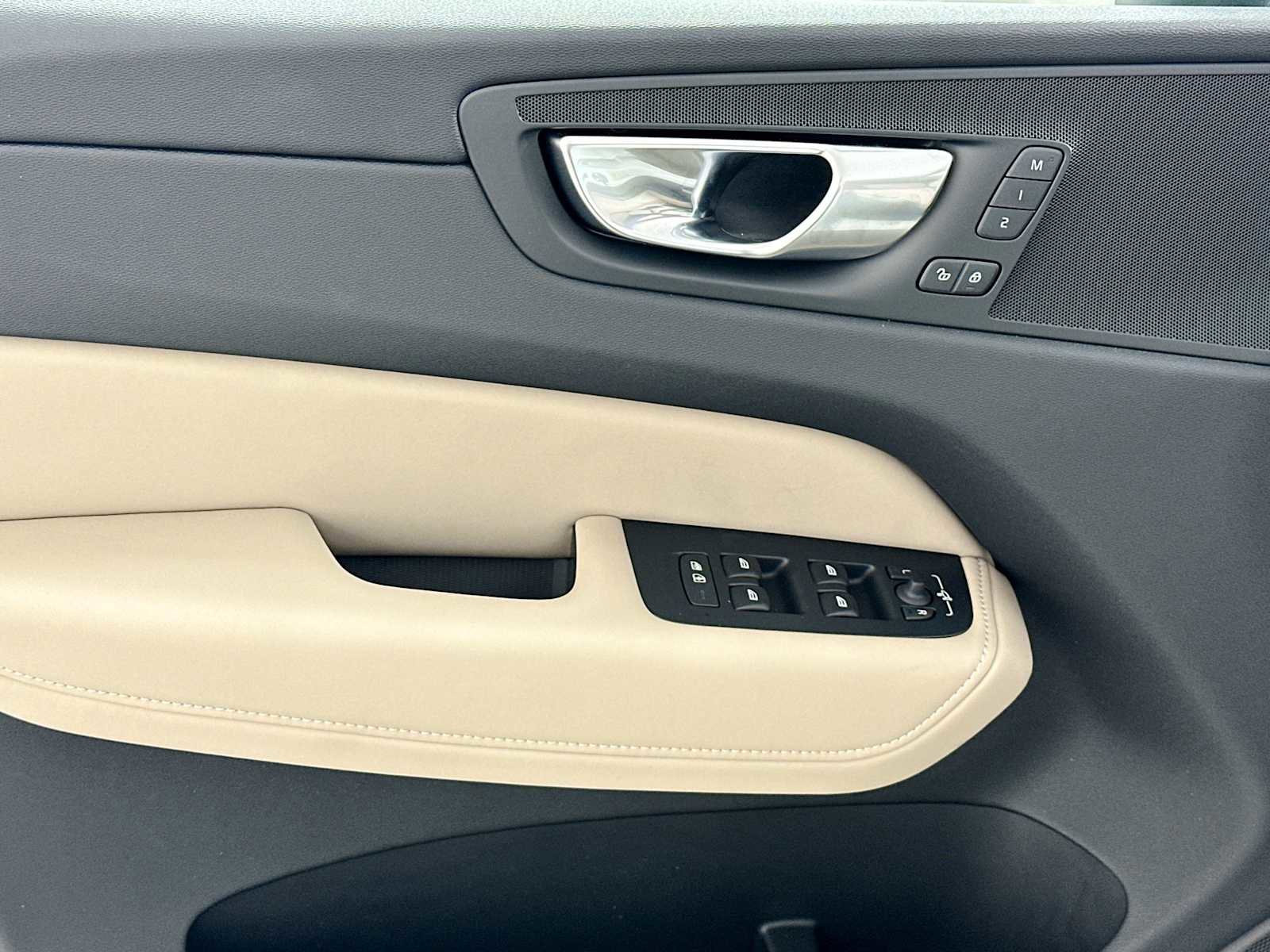 New 2026 Volvo XC60 B5 Plus w/ Protection Package Premier image 17