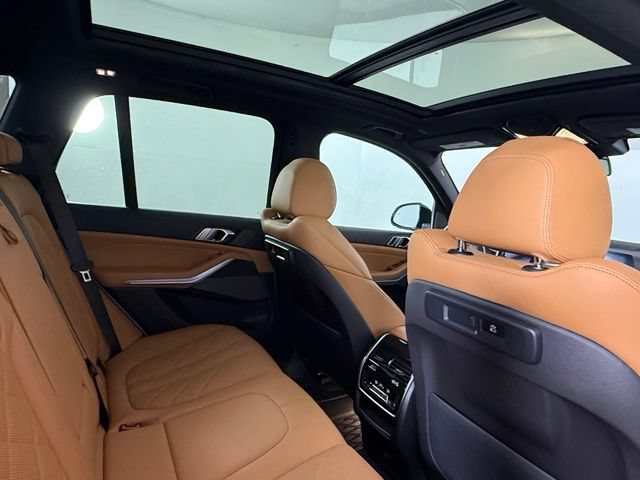 Used 2023 BMW X5 xDrive40i w/ M Sport Package AWD/4WD image 37