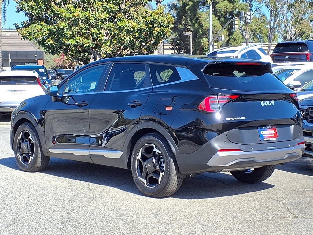 Used 2026 Kia Sportage EX FWD image 4