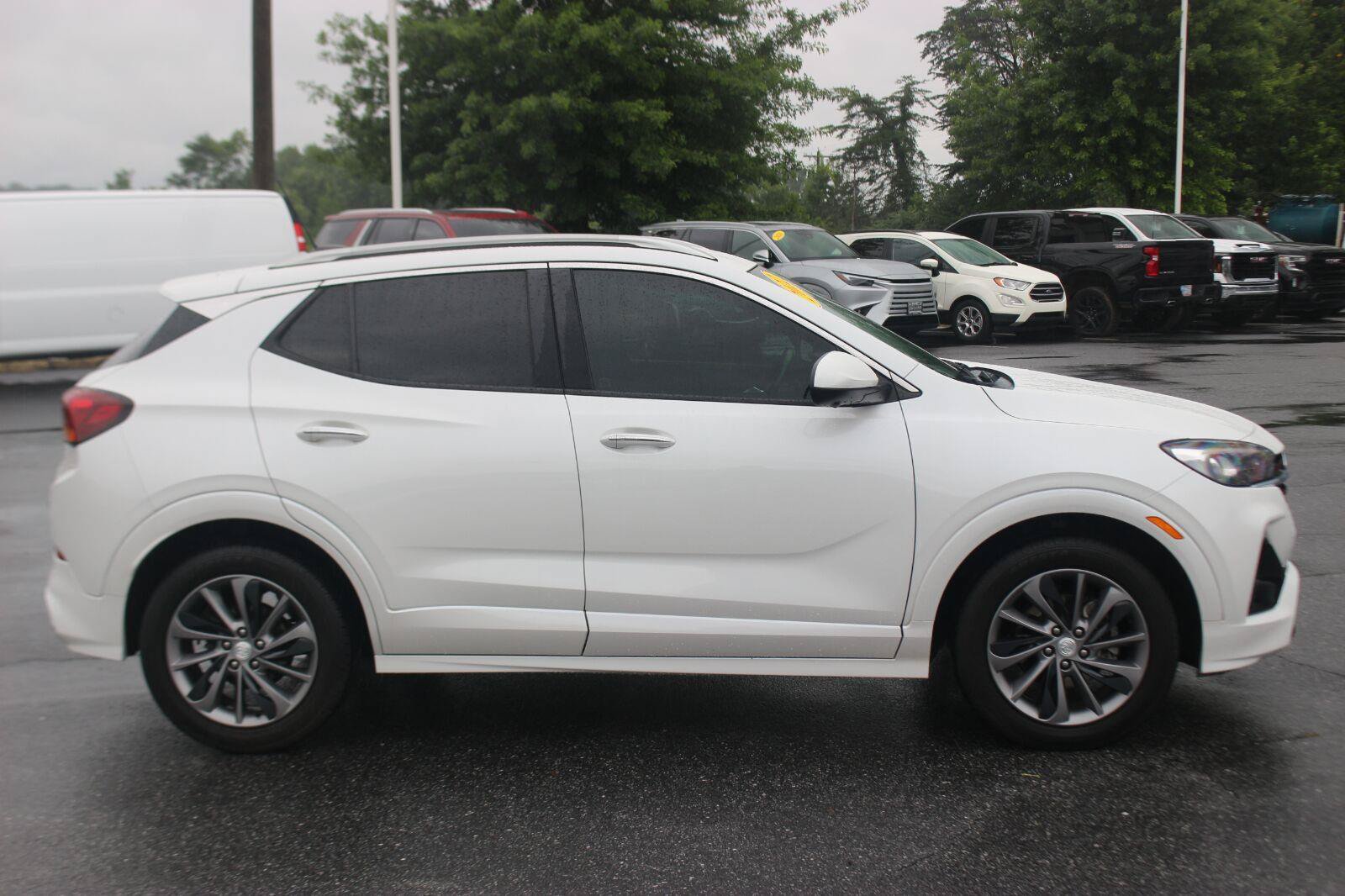 Used 2022 Buick Encore GX Essence w/ Advanced Technology Package FWD image 8