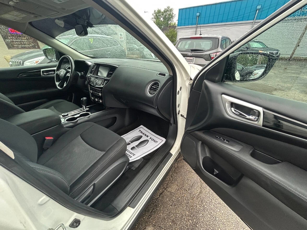 Used 2017 Nissan Pathfinder SV AWD/4WD image 9