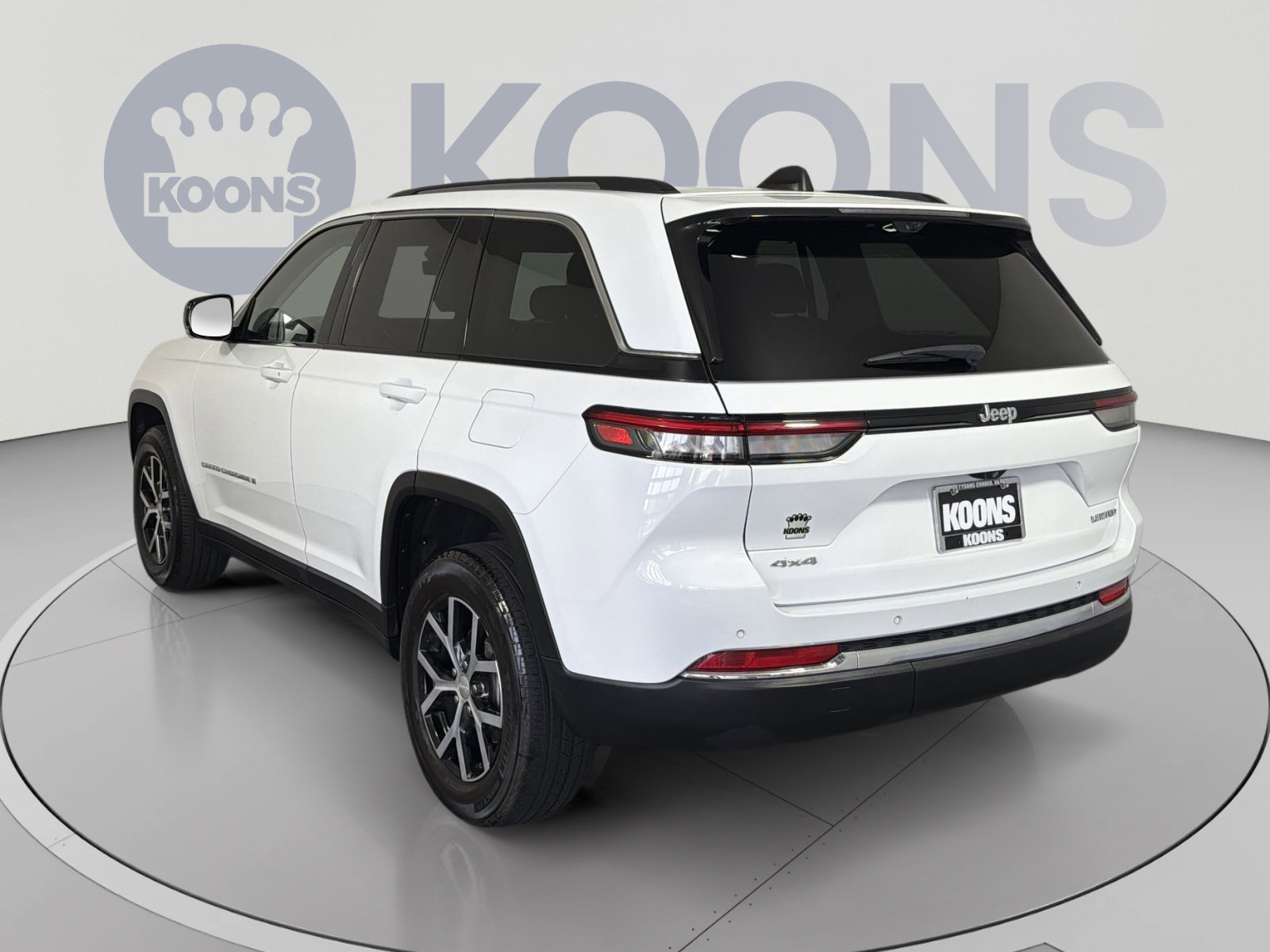 Used 2023 Jeep Grand Cherokee Limited w/ Luxury Tech Group II AWD/4WD image 4