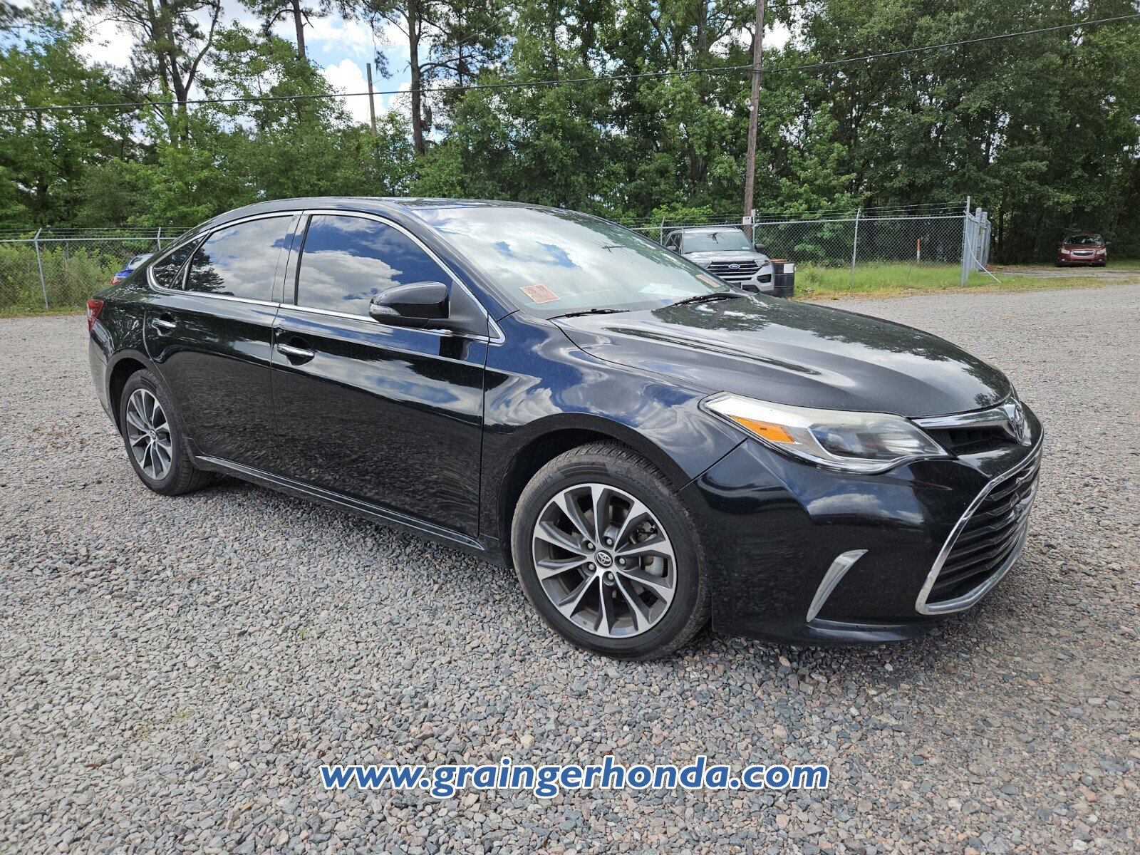 Used 2016 Toyota Avalon XLE Plus FWD image 4