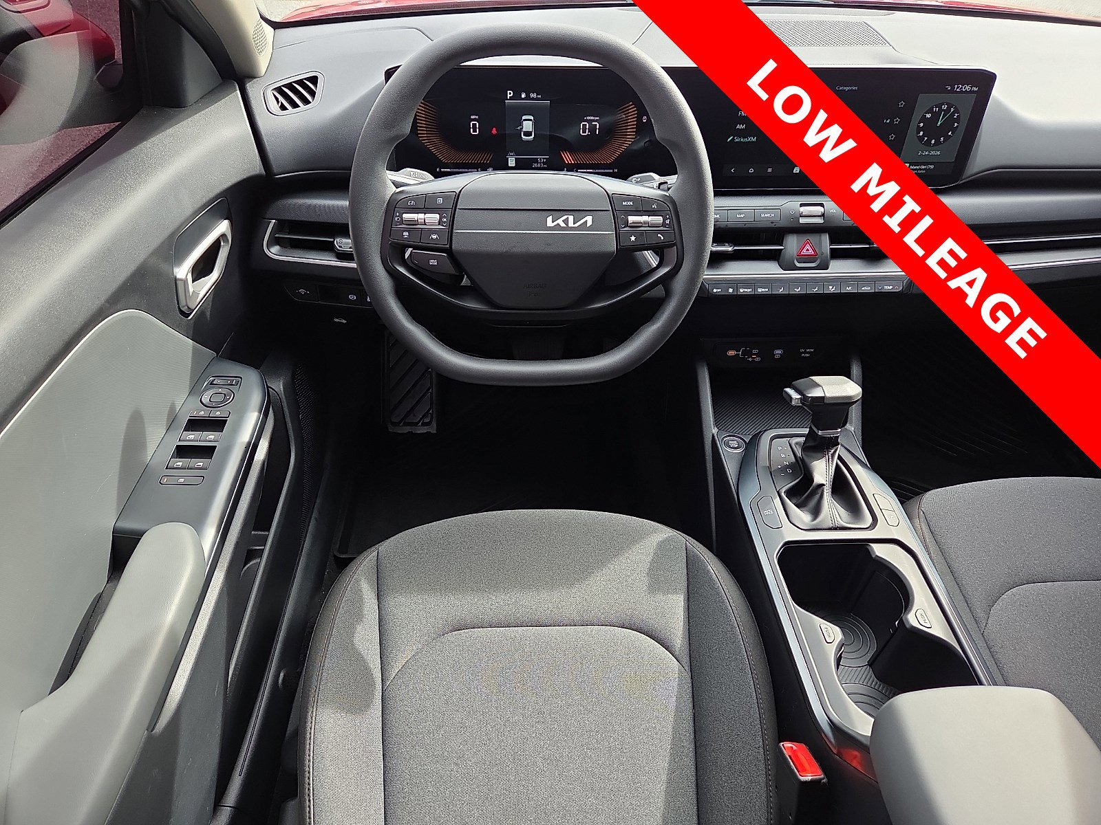 Used 2025 Kia K4 LXS image 11