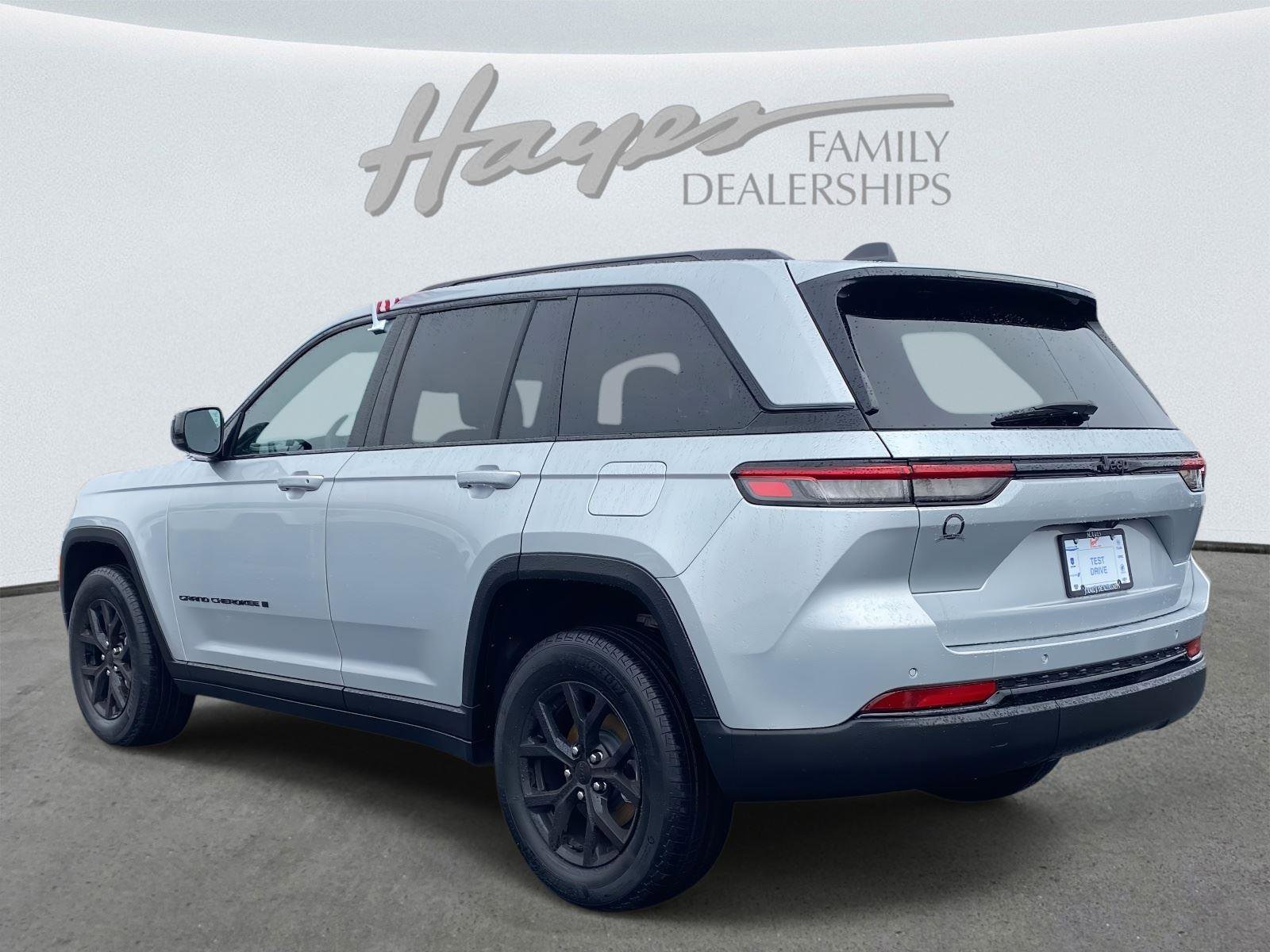 Certified 2024 Jeep Grand Cherokee Altitude image 39