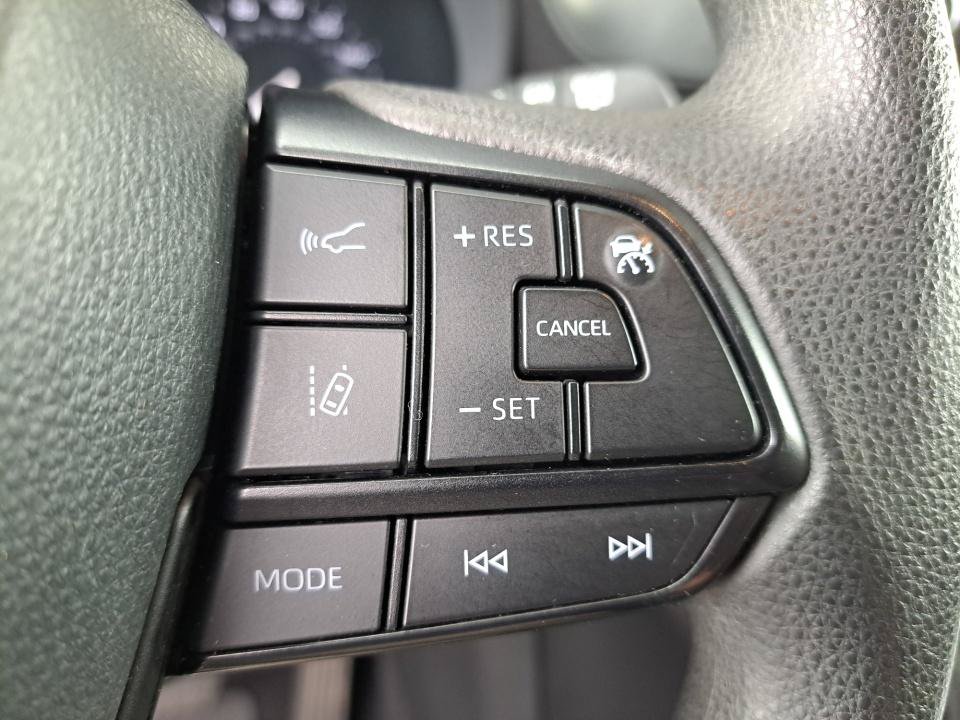 Used 2025 Toyota Sienna LE AWD/4WD image 37