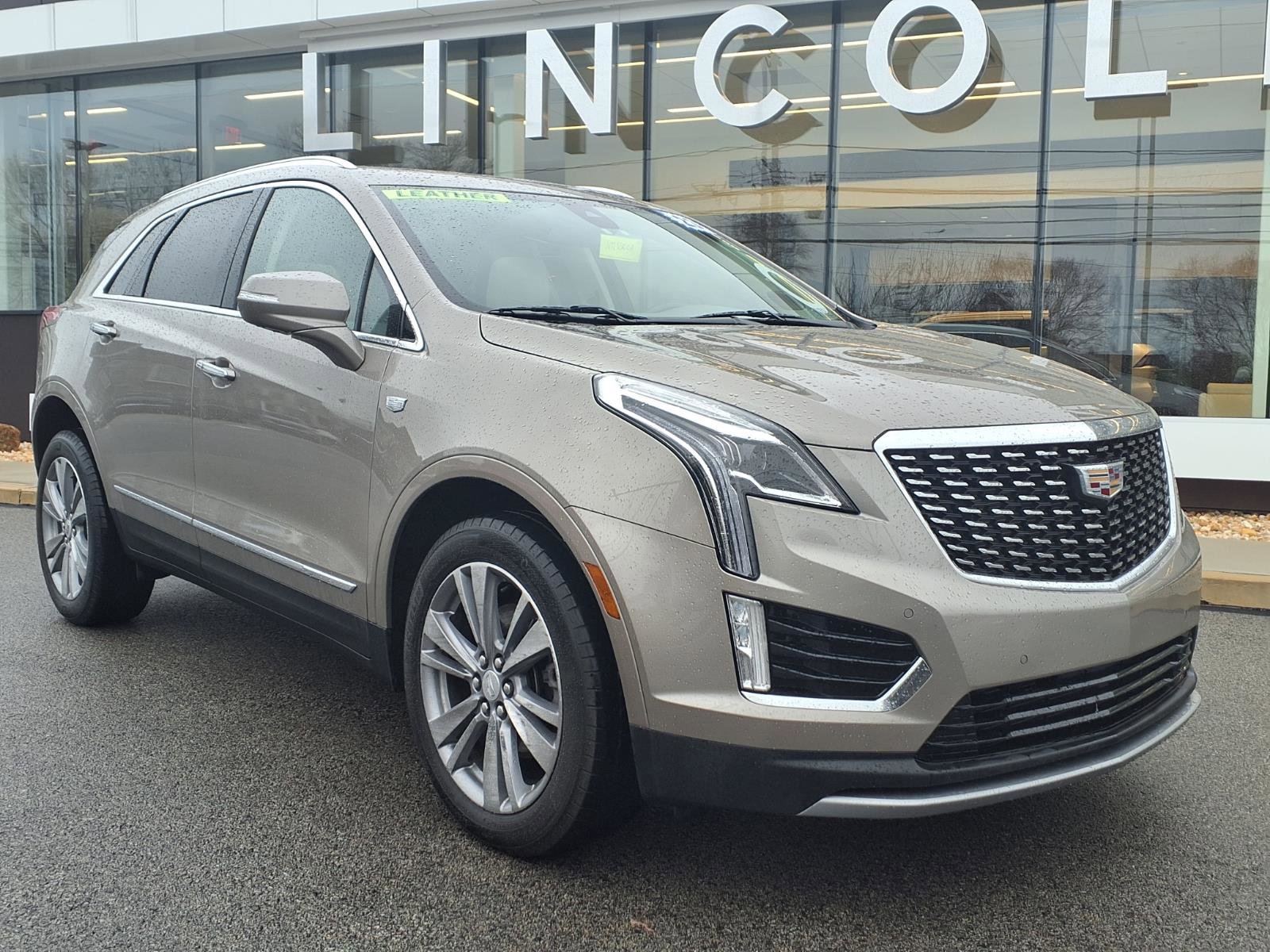 Used 2023 Cadillac XT5 Premium Luxury image 2