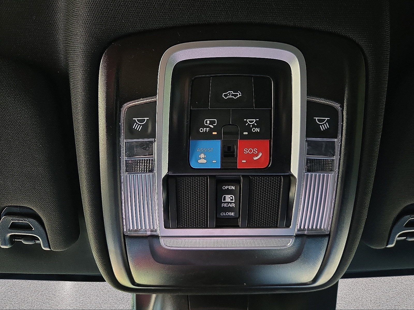 Used 2025 RAM 3500 Laramie AWD/4WD image 20