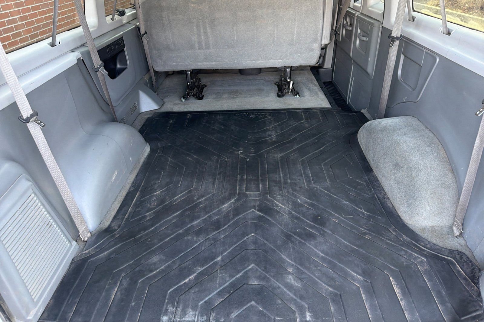 Used 2011 Ford E-350 and Econoline 350 XLT image 15