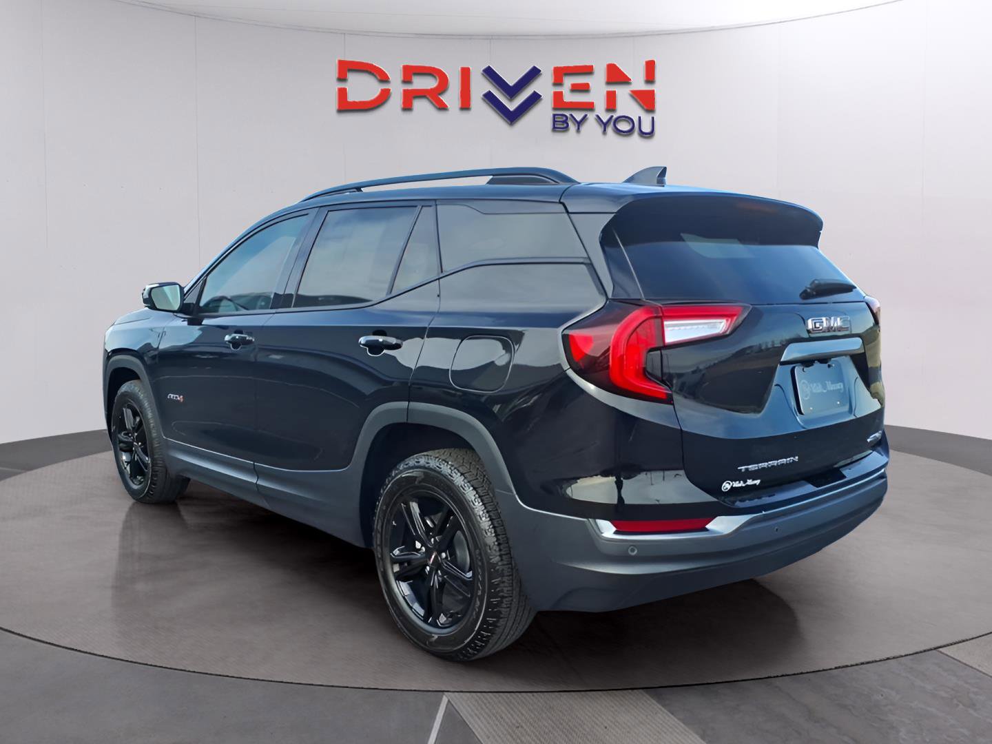 Used 2024 GMC Terrain AT4 image 5