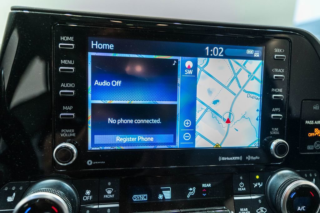 Used 2020 Toyota Highlander XLE AWD/4WD image 30