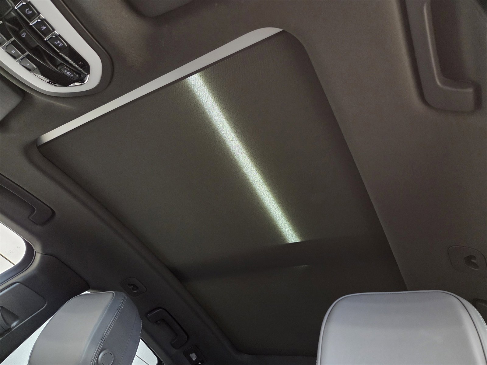 Certified 2025 Porsche Macan image 10