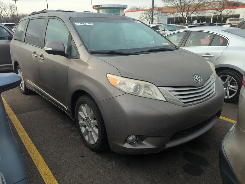 Used 2014 Toyota Sienna Limited image 3