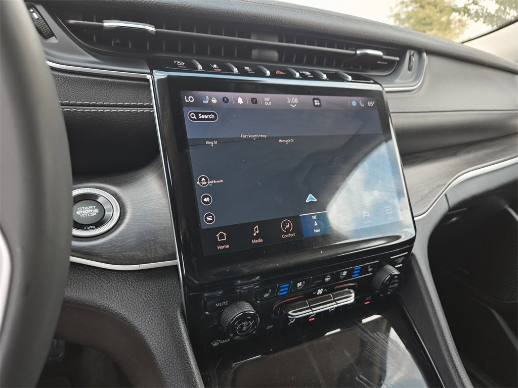 Used 2023 Jeep Grand Cherokee Limited w/ Luxury Tech Group II image 17